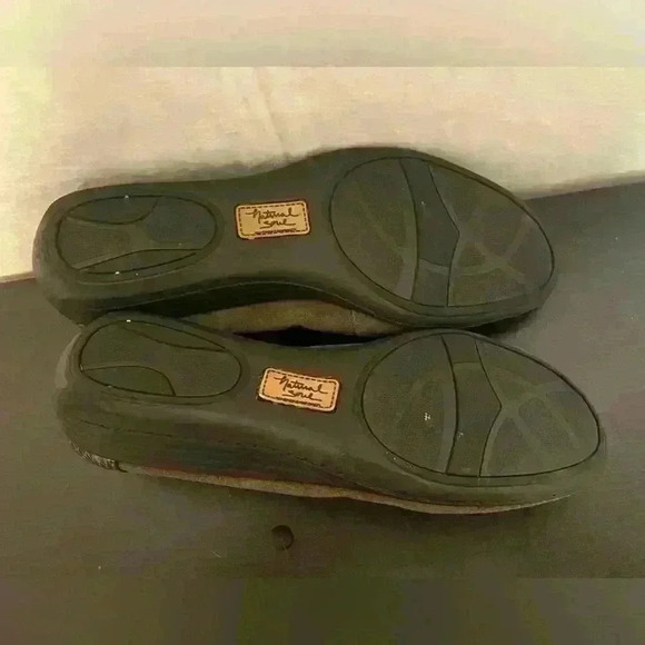 Natural Soul Shoes Womens 8M Wendi Loafers Slip On Flats Beige Leather Casual - Picture 3 of 9